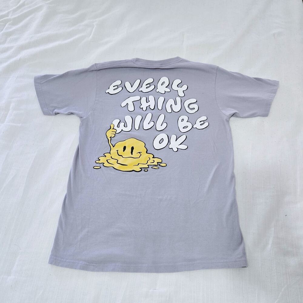 Red eight melting smiley face graphic shirt, size small
